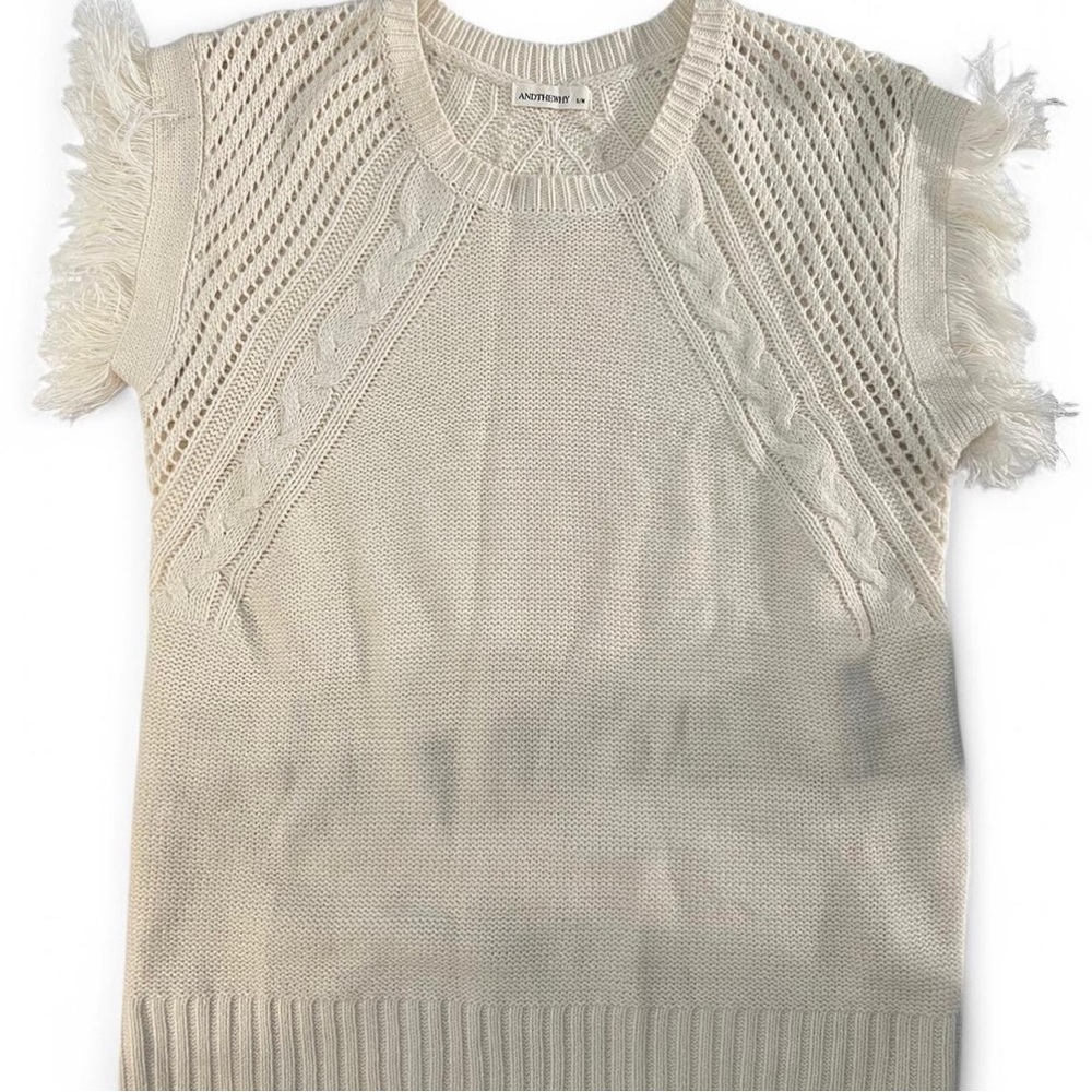 Sleeveless cream Knit Sweater with Fringe
